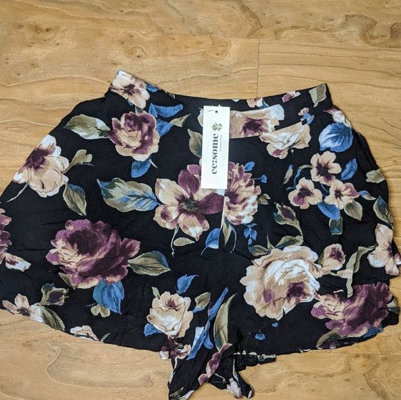 ee:some LAYERED HEM FLORAL PRINT SHORTS - Picture 3 of 5